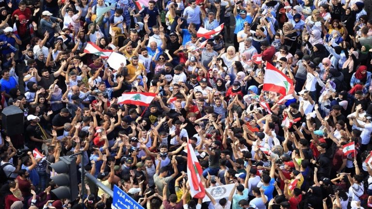 Massive revolt situation in Lebanon