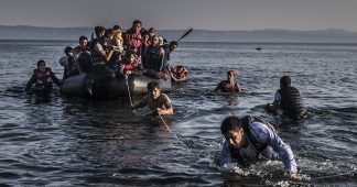 Refugees/Immigrants: Greece is sinking!