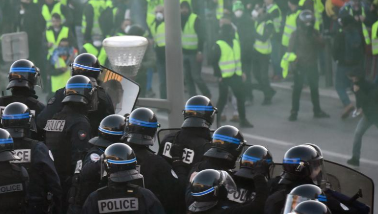“Gilets jaunes” : “Plus rien ne sera comme avant” entre les policiers et la population, regrette un commissaire