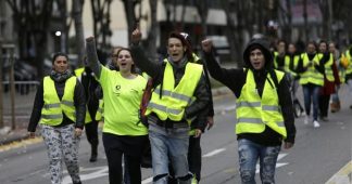 Femmes en jaune