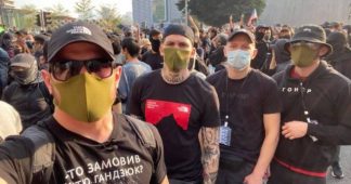 Des néonazis ukrainiens parmi les manifestants à Hong Kong