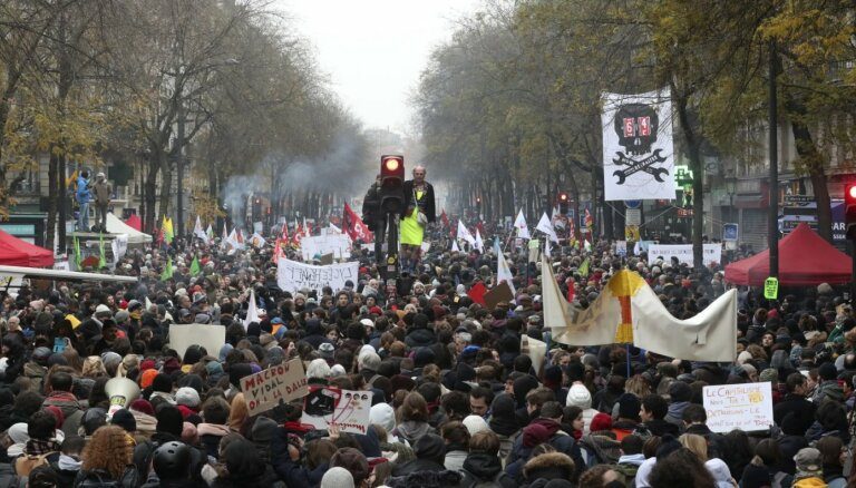 Mouvement de masse en France: du choc frontal à la guérilla populaire prolongée