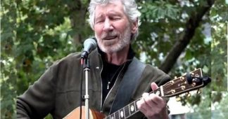 Roger Waters Plays ‘Wish You Were Here’ Live in Support of Assange