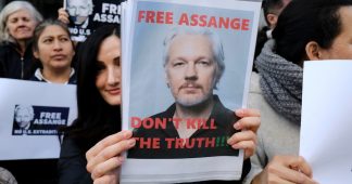 Media Elites to Assange: Fight for Your Own Hide