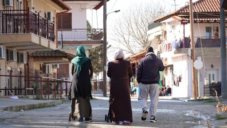 «Ces migrants vivent gratuitement sans contribuer», dénoncent des Grecs