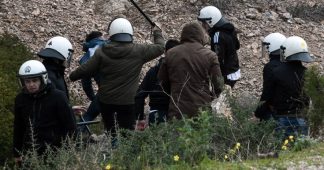 Riot police withdraws from Lesvos & Chios after raging against locals and cars