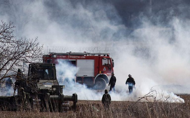 New tension at border as migrants attempt to break through fence