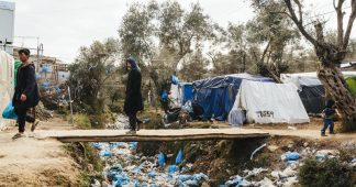 EU doctors: Bring refugees on Greek islands to safety