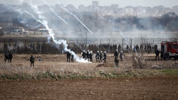 Turkey enrolls destitution to tear down Greek borders