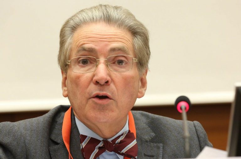 Alfred de Zayas: “Les sanctions économiques sont un crime contre l’Humanité”