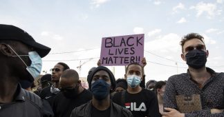 Décoloniaux, banlieusards, gilets jaunes, militants : la vaste mosaïque des participants à la manifestation du comité Adama