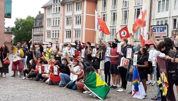 Hundreds Mobilize in More Than 20 Countries Against Bolsonaro