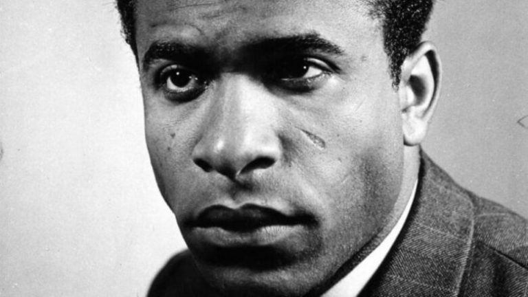 Un extrait de Franz Fanon, Peau noire, masques blancs, 1952