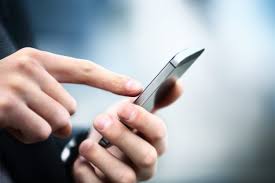 Comment vérifier si l’option de TRAÇAGE s’est installée automatiquement et comment la désactiver de votre téléphone cellulaire
