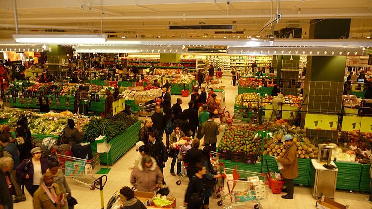 Les caissières : hier « héroïnes », aujourd’hui flouées malgré les profits de la grande distribution