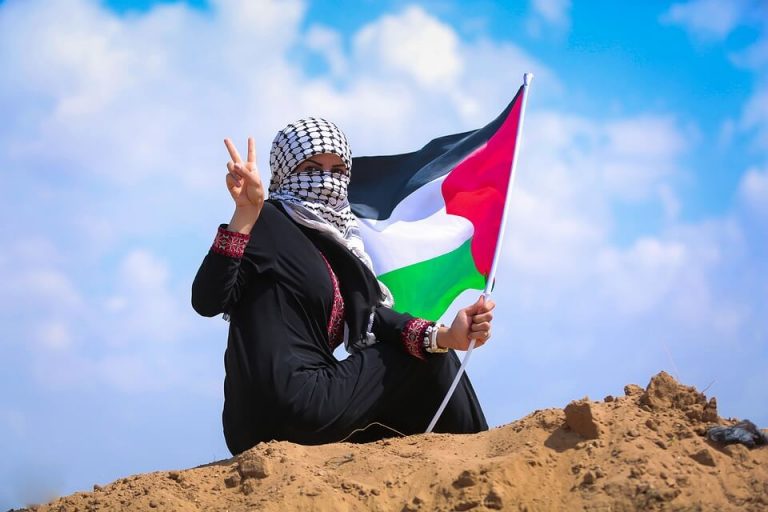 European “politicians” become mere instruments of Israel. Nobody dares say anything!