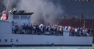 Italian migrant hotspot on the brink of collapse after nearly a thousand migrants disembark