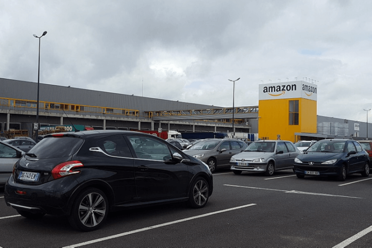 Face aux syndicats, Amazon échoue à faire installer des « caméras intelligentes » sur ses sites français