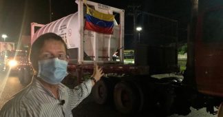Brazilians celebrate arrival of Venezuelan oxygen supplies to struggling Manaus