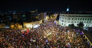 Highest turnout in months at final pre-election protest against Netanyahu