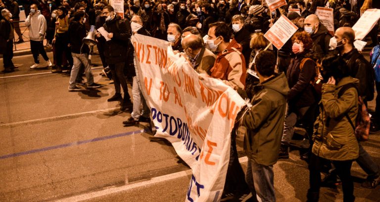 Grèce : Manifestations anti-gouvernementales massives, black-out médiatique massif