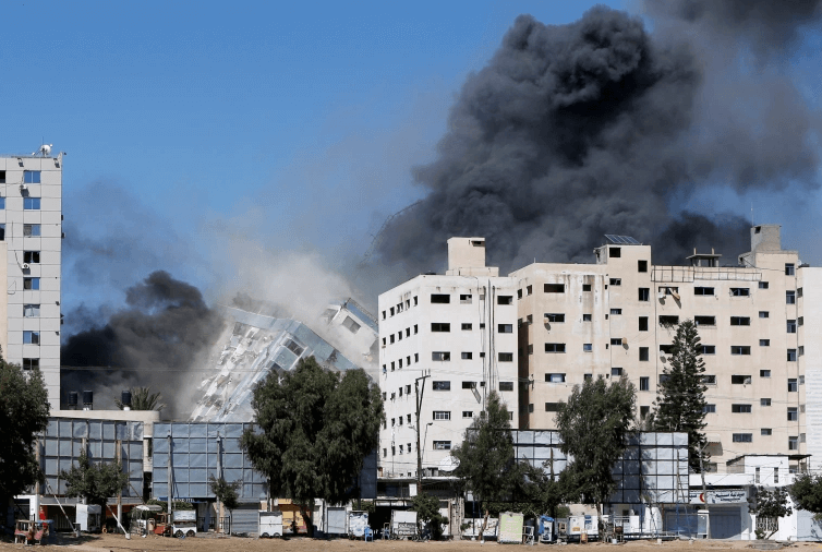 Τhe Far Right International (Netanyahu, Trump etc.) celebrates the bombing of mass media