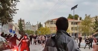 Far-right high school pupils attack leftist students outside school