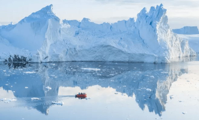 Rain falls on peak of Greenland ice cap for first time on record