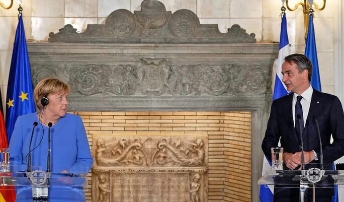 Merkel visits the country she destroyed. Greek corrupted oligarchy is welcoming her.