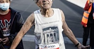 Stelios Prassas, at 90 years of age, finishes 38. Athens Authentic Marathon