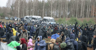 Putin: Russia Ready to Help Resolve Migrant Crisis on Belarusian-Polish Border
