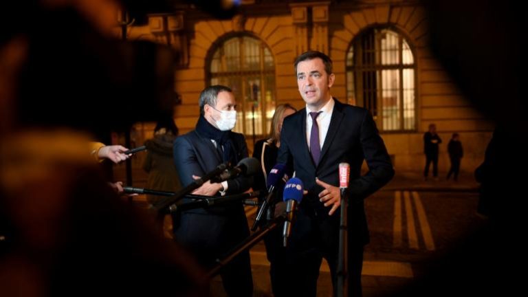 Covid-19 : “On dépassera très vraisemblablement les 100 000 contaminations par jour d’ici à la fin du mois”, alerte Olivier Véran