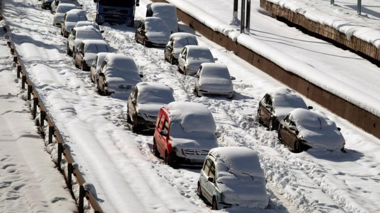 After summer’s extreme heat, now heavy snow is devastating Athens
