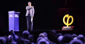 Mélenchon appears as hologram in final push for French election