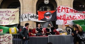 “C’était flippant”: Des militants d’extrême droite interviennent pour lever le blocus de Sciences Po à Paris