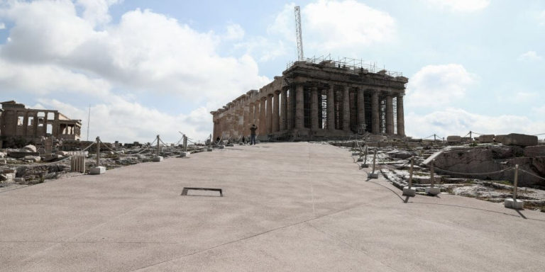 UNESCO to take the concrete pathways on the Acropolis under scrutiny