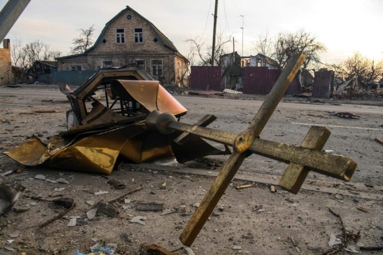 Ukraine: a nation divided, a Church on the cross