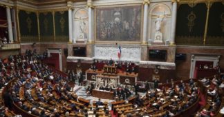 Sur fond d’abstention majoritaire, la NUPES en tête, Macron en difficulté