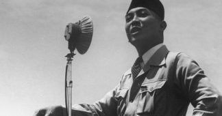 Sukarno is back: Exhibition of Sukarno’s photos in Paris 6 Townhall