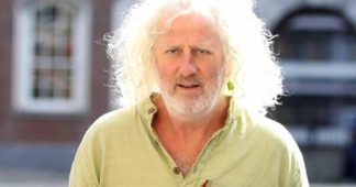 Mick Wallace accuses Fianna Fáil and Fine Gael of ‘promoting and loving’ the war in Ukraine