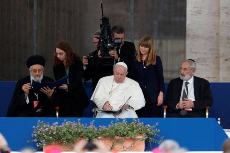 Pope Appeals to Politicians to Avert Threat of Nuclear War Over Ukraine