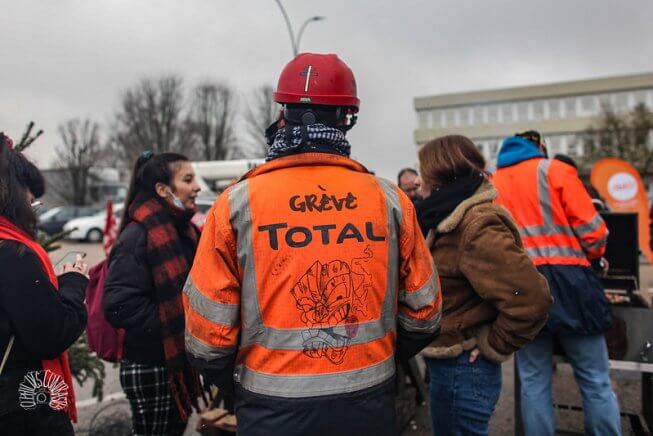 Malgré les coups, les raffineurs tiennent bon : construire la jonction le 18 octobre, reconduire ensuite