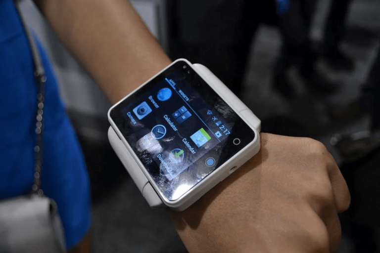 Des montres connectées pour surveiller les collégiens