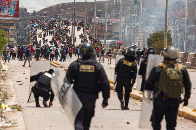 Stop the violence against the Peruvian people and the journalists!