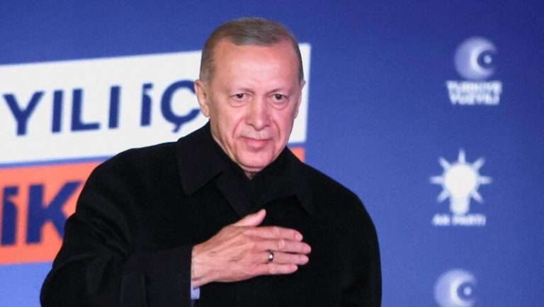 Turkey elections: Erdogan in a strong position ahead of presidential runoff