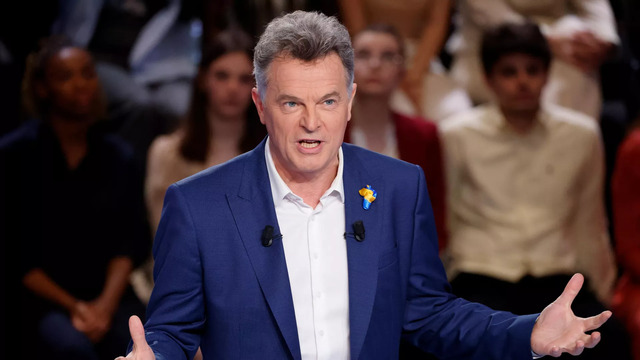 Leader of French Communist Party Calls to Restrict Access to Social Networks Amid Unrest