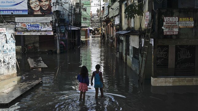 Countries Can’t Tackle Climate Change as They’re Drowning in Debt. This ‘Pause Clause’ Could Change That.