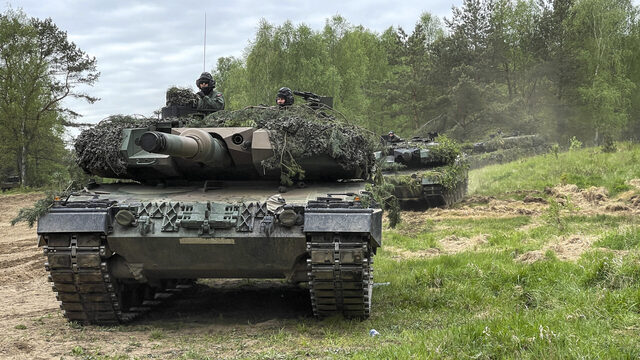 Poland Says It’s Ready to Send German-Made Leopard 2 Tanks to Ukraine