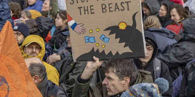 In EU Climate Proposal, ‘A Dark Hole Where an End to Fossil Fuels Should Be’