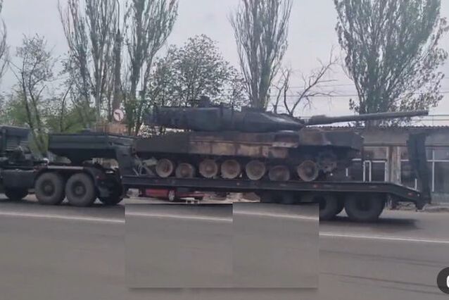 Russia brings captured German-made Ukrainian Leopard 2A6 tank to Moscow.